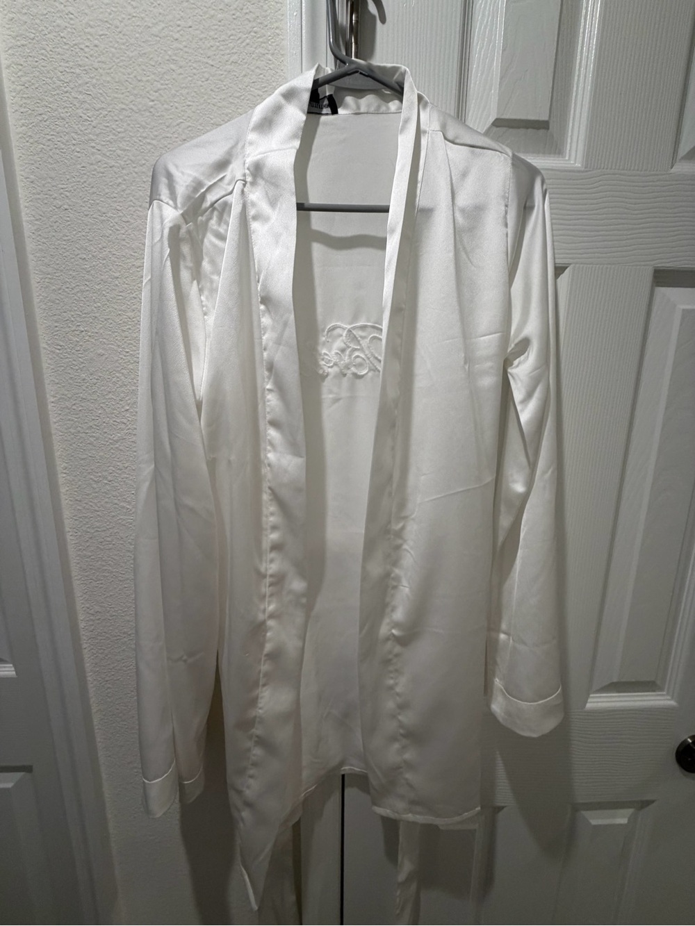 PrettyLittleThing White Satin 'Bride' Robe - Picture 3 of 4